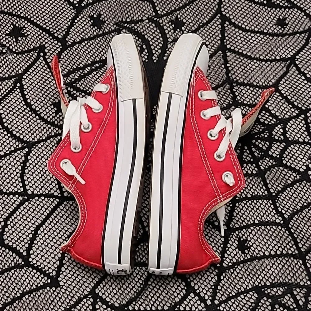 Red Low Top Chuck Taylor's All Star Youth Size 1 - Picture 6 of 10